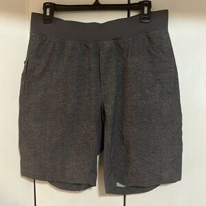 Lululemon THE short men’s, large, gray, excellent used condition